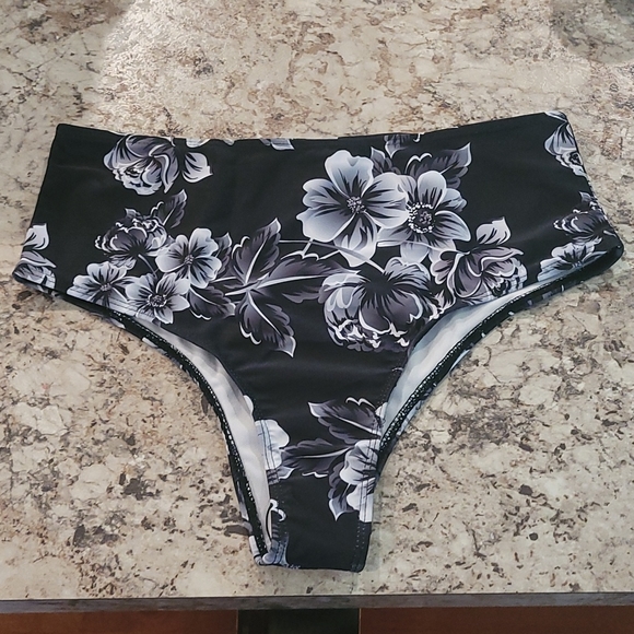 Brand New Never worn 2 Piece - Picture 2 of 4